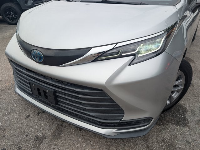 2022 Toyota Sienna LE