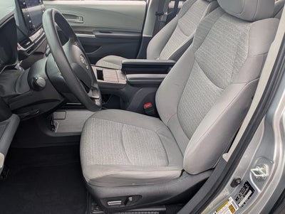 2022 Toyota Sienna LE