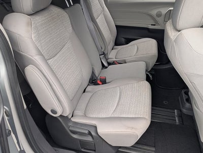 2022 Toyota Sienna LE