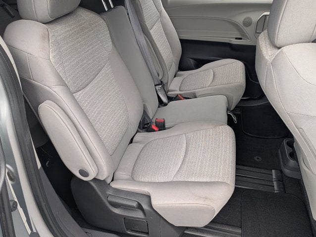 2022 Toyota Sienna LE