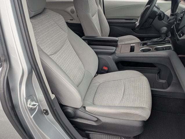 2022 Toyota Sienna LE