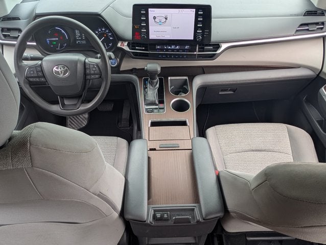 2022 Toyota Sienna LE