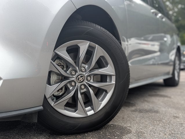 2022 Toyota Sienna LE