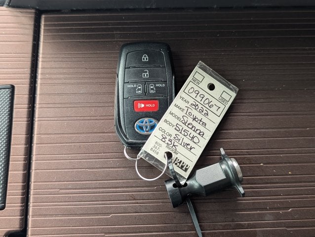 2022 Toyota Sienna LE