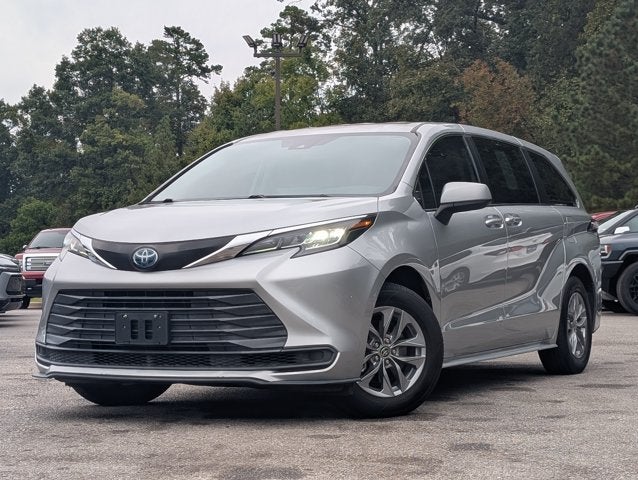 2022 Toyota Sienna LE
