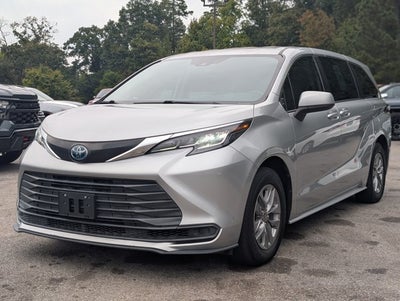 2022 Toyota Sienna LE