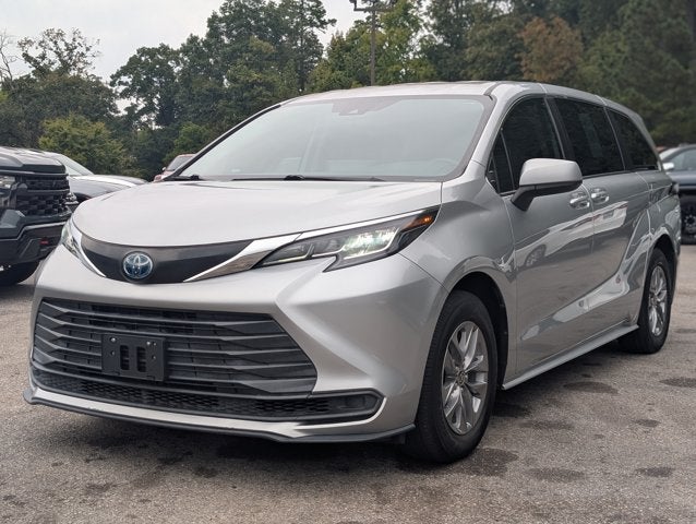 2022 Toyota Sienna LE