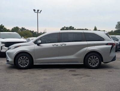 2022 Toyota Sienna LE