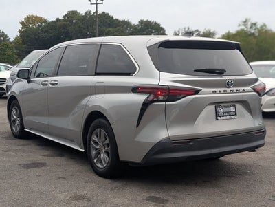 2022 Toyota Sienna LE