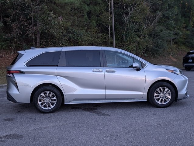 2023 Toyota Sienna XLE
