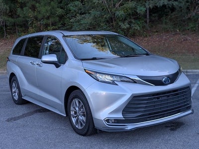 2023 Toyota Sienna XLE