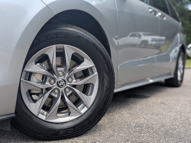 2023 Toyota Sienna XLE