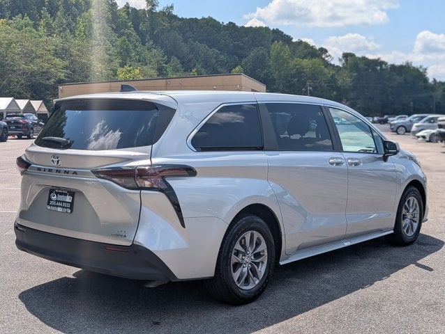 2023 Toyota Sienna XLE