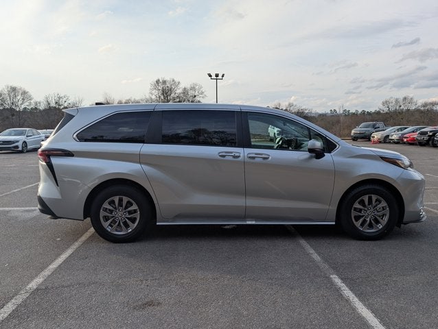 2023 Toyota Sienna XLE