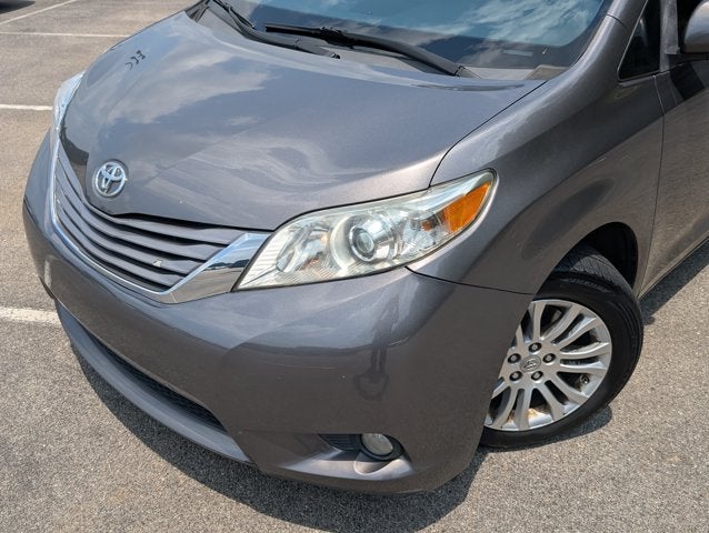 2017 Toyota Sienna XLE Auto Access Seat