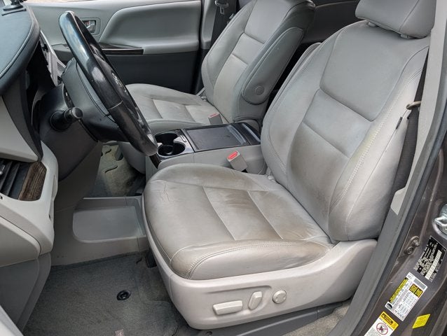 2017 Toyota Sienna XLE Auto Access Seat