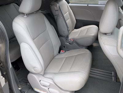 2017 Toyota Sienna XLE Auto Access Seat