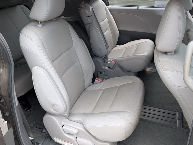 2017 Toyota Sienna XLE Auto Access Seat