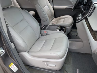 2017 Toyota Sienna XLE Auto Access Seat