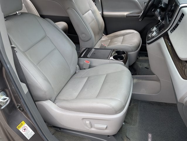 2017 Toyota Sienna XLE Auto Access Seat