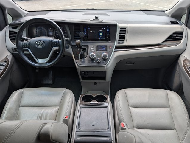 2017 Toyota Sienna XLE Auto Access Seat