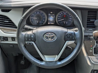 2017 Toyota Sienna XLE Auto Access Seat