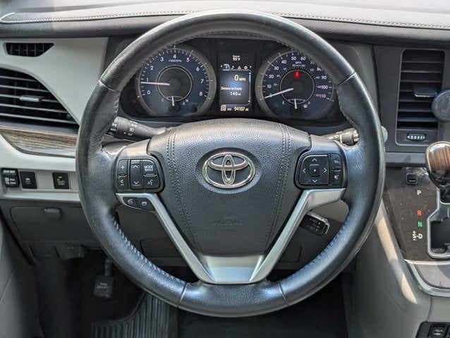 2017 Toyota Sienna XLE Auto Access Seat