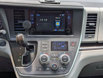 2017 Toyota Sienna XLE Auto Access Seat