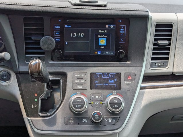 2017 Toyota Sienna XLE Auto Access Seat
