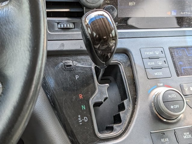 2017 Toyota Sienna XLE Auto Access Seat