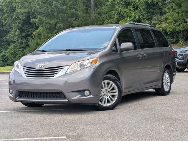 2017 Toyota Sienna XLE Auto Access Seat