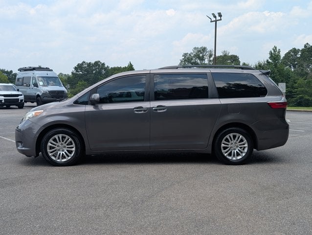2017 Toyota Sienna XLE Auto Access Seat