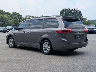 2017 Toyota Sienna XLE Auto Access Seat