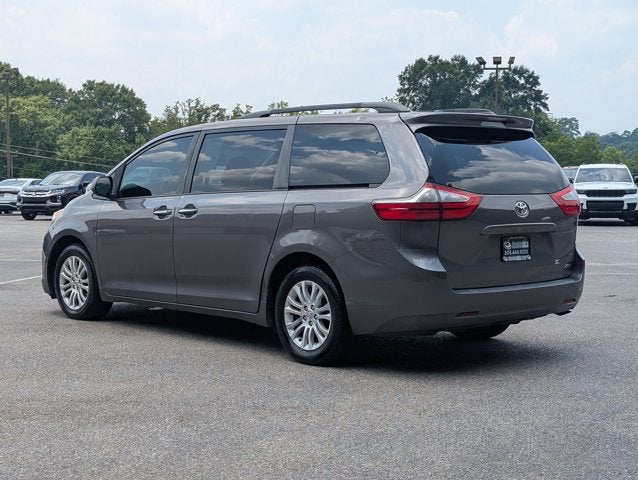 2017 Toyota Sienna XLE Auto Access Seat