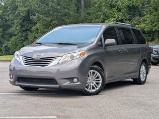 2017 Toyota Sienna XLE Auto Access Seat