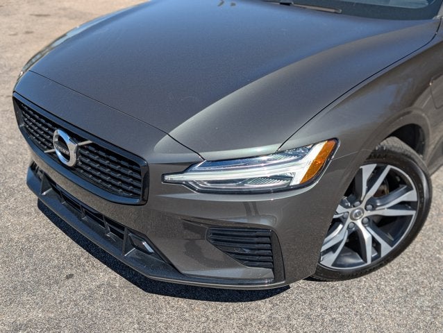 2021 Volvo S60 R-Design Expression