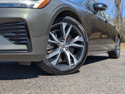 2021 Volvo S60 R-Design Expression