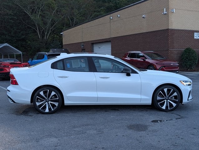 2022 Volvo S60 Momentum
