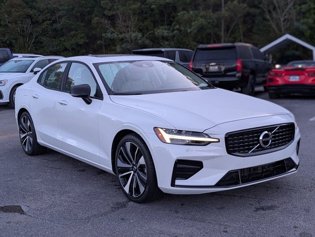 2022 Volvo S60 Momentum