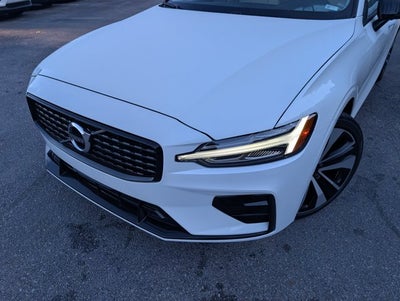2022 Volvo S60 Momentum