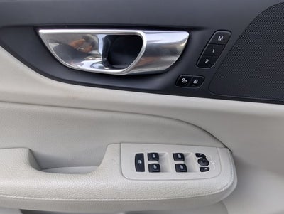 2022 Volvo S60 Momentum