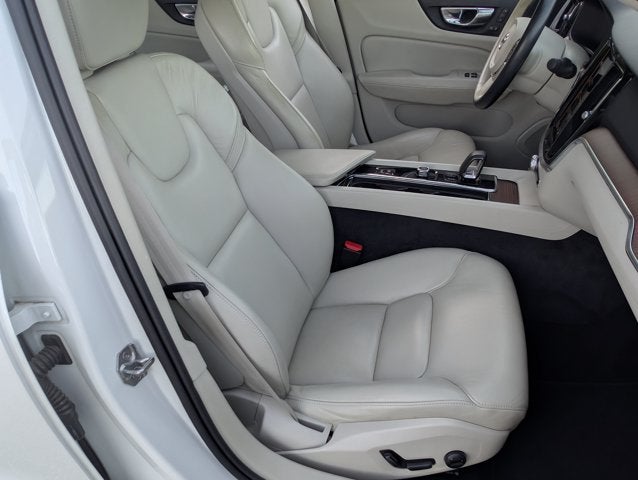 2022 Volvo S60 Momentum