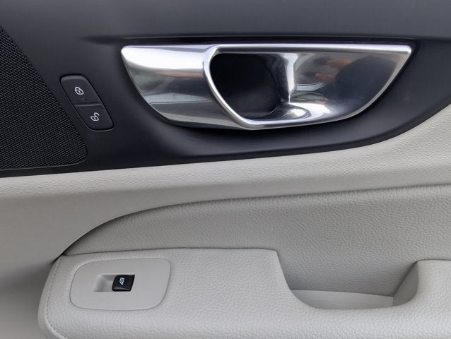 2022 Volvo S60 Momentum