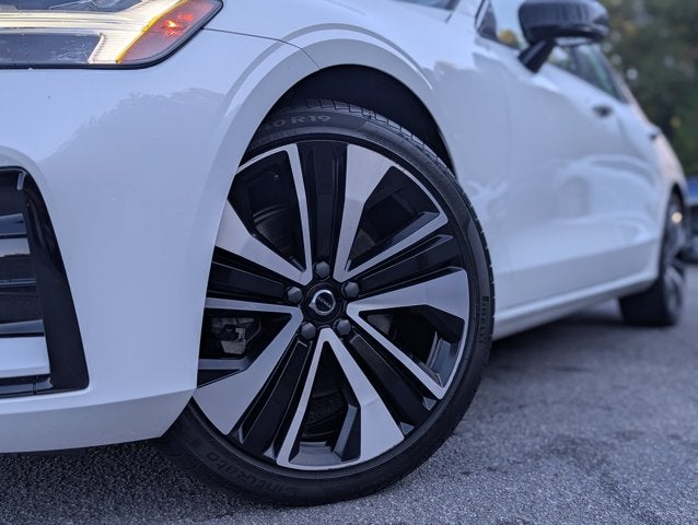 2022 Volvo S60 Momentum