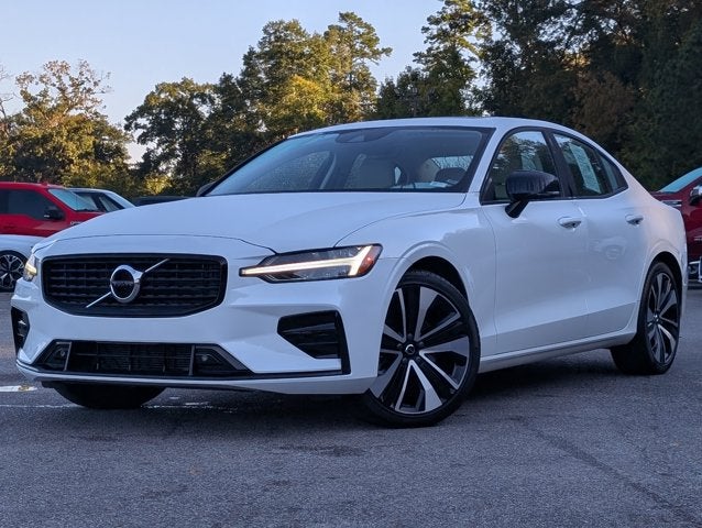 2022 Volvo S60 Momentum