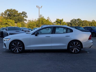 2022 Volvo S60 Momentum