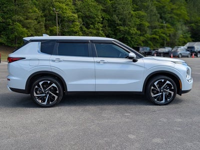 2023 Mitsubishi Outlander SE