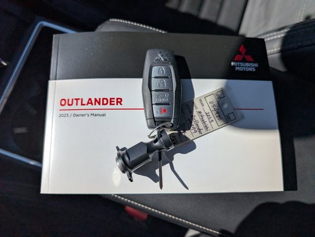 2023 Mitsubishi Outlander SE
