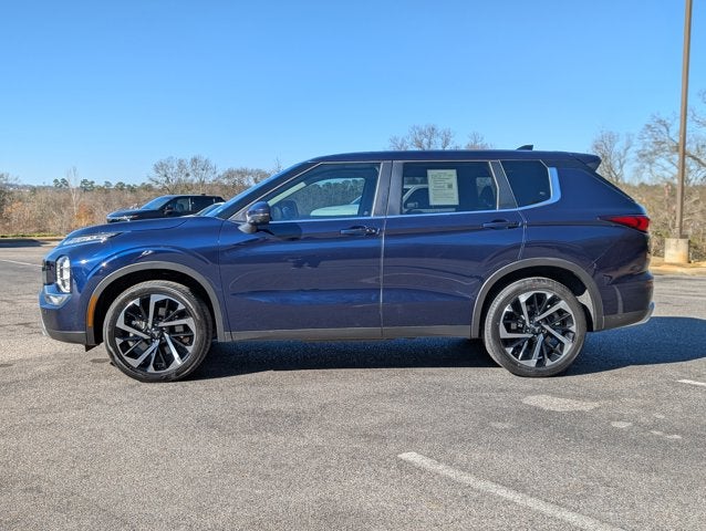 2023 Mitsubishi Outlander SE