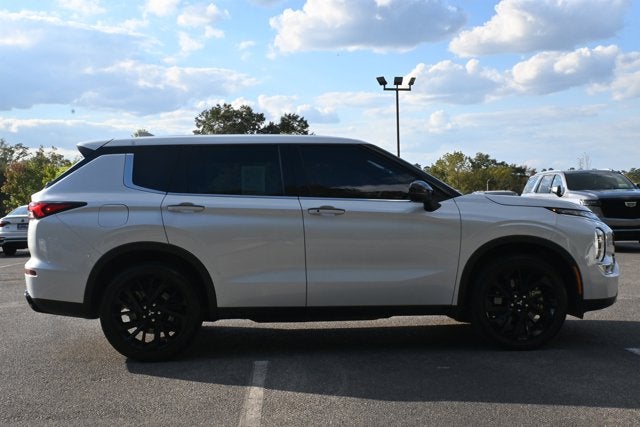 2023 Mitsubishi Outlander SE